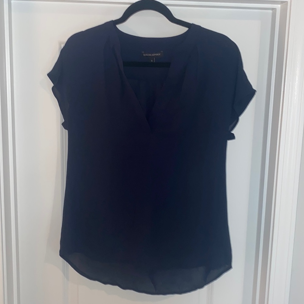 Navy blue blouse high/low. Short sleeve, like new.